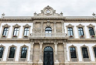 Fassade der Casa Consistorial (Rathaus) in Pontevedra, Spanien.
