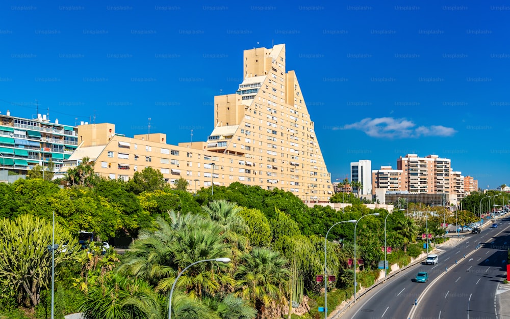 Vista de edifícios residenciais em Alicante, Spain