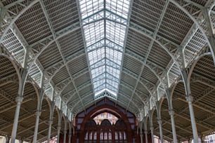 Détail du plafond du Mercado de Colon à Valence, en Espagne, construit en 1914 dans le style moderniste.