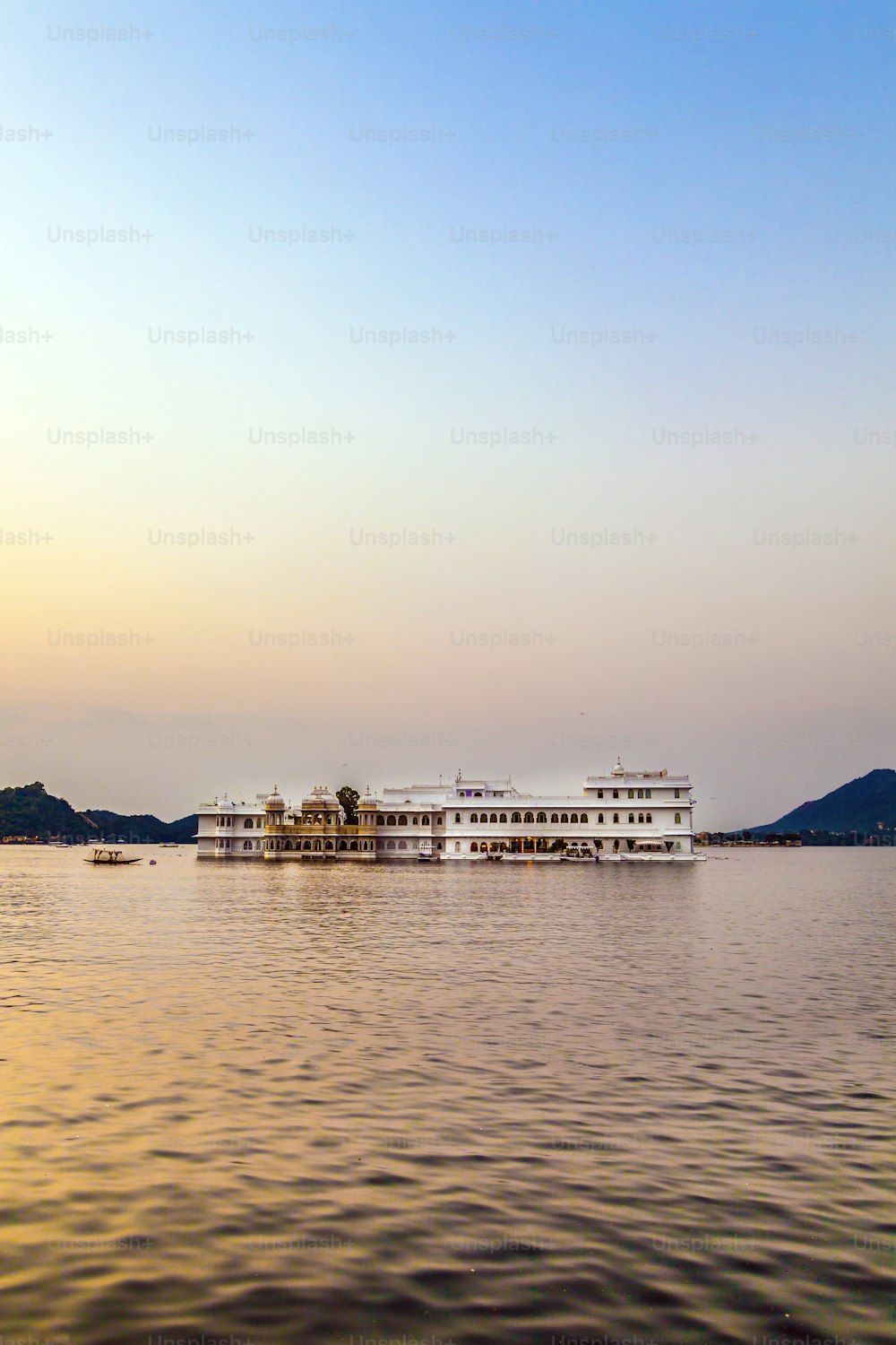 The Lake Palace, 우다이푸르 라자스탄 이른 아침 햇살