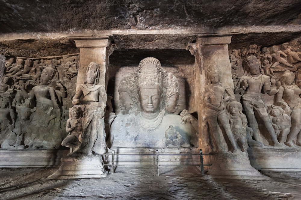 Cavernas da Ilha Elephanta perto de Mumbai no estado de Maharashtra, Índia
