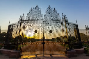 closed gate of the indian parliament