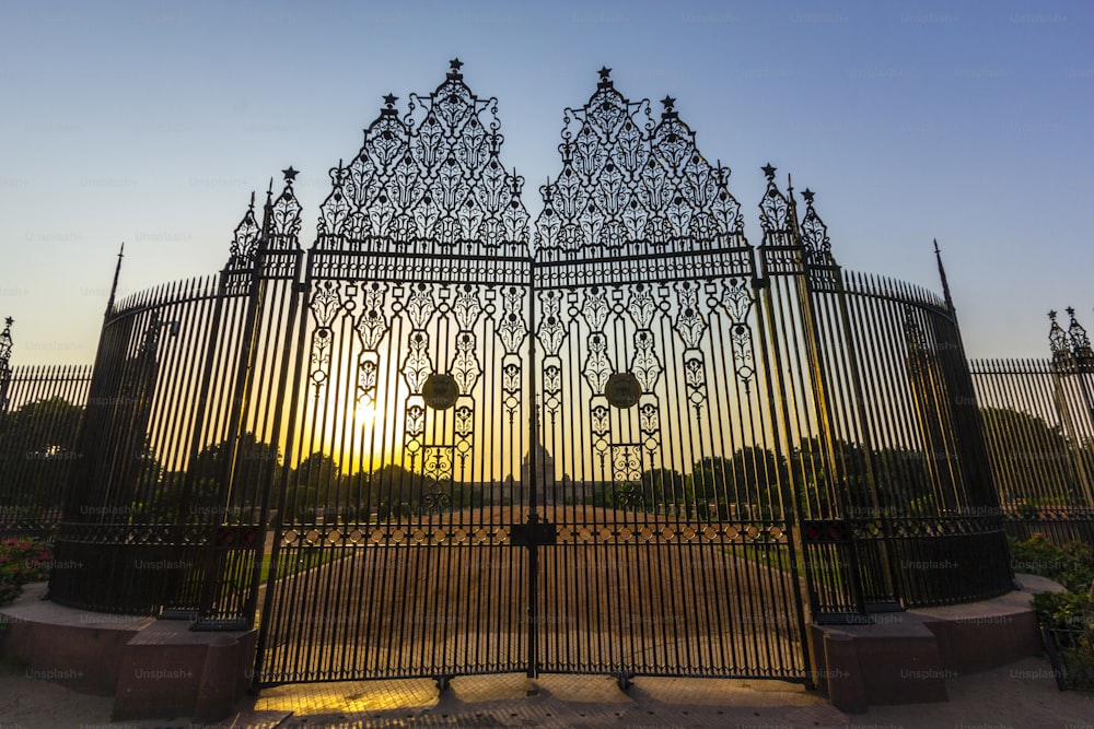 closed gate of the indian parliament