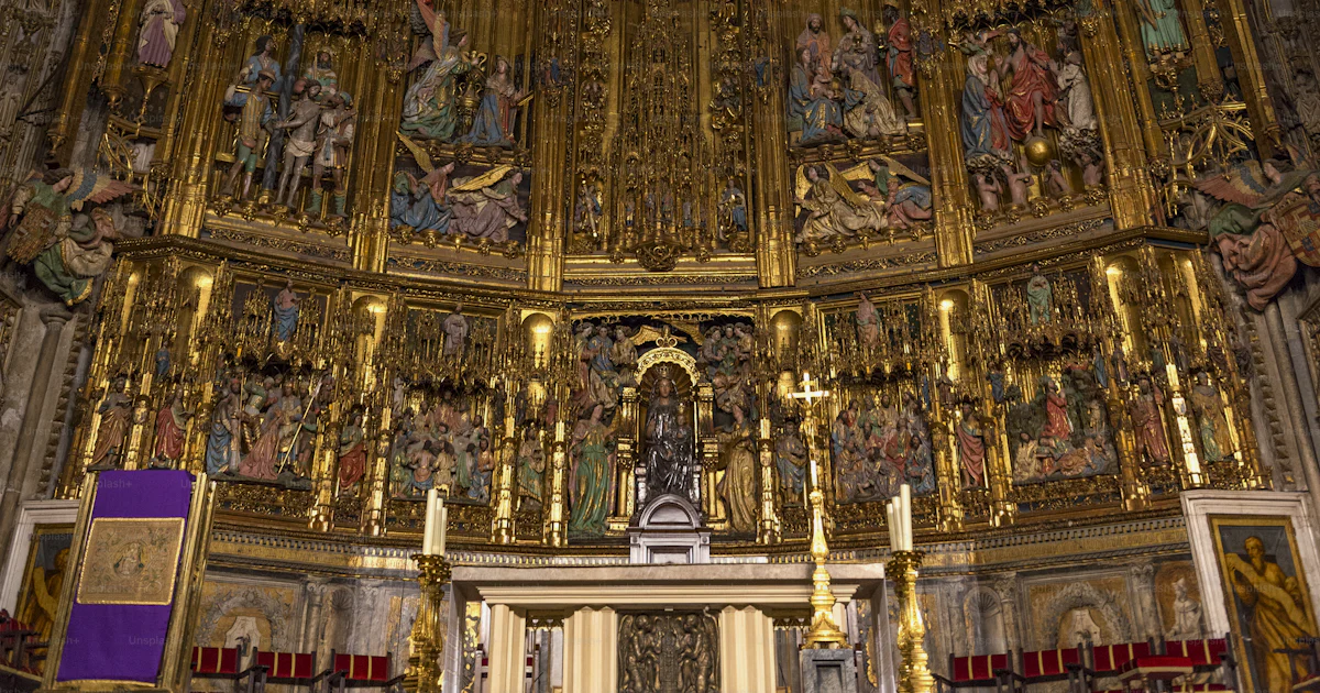 Inside view of the retable and High Altar of the Cathedral of Toledo ...