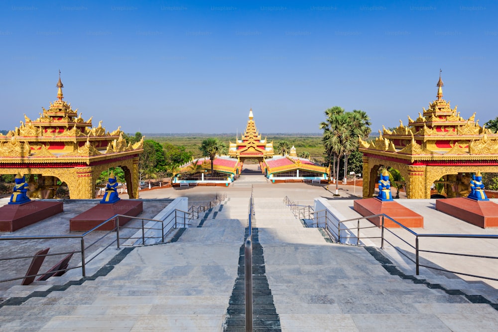 La Pagoda Global Vipassana es una sala de meditación en Mumbai, India