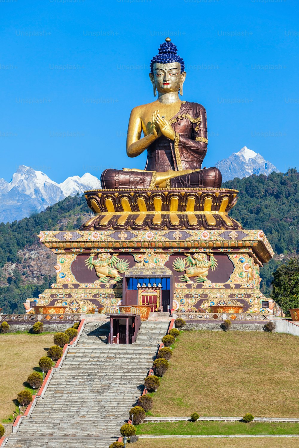 Statua del Buddha Gautama nel Parco del Buddha di Ravangla nel Sikkim meridionale, India