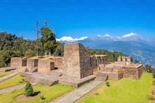 Ruines du palais de Rabdentse près de Pelling, dans l’État du Sikkim en Inde. Rabdentse était la deuxième capitale de l’ancien royaume du Sikkim.