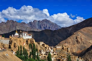 Lamayuru oder Yuru Gompa ist ein tibetisch-buddhistisches Gompa (Kloster) im Distrikt Kargil, West-Ladakh, Jammu und Kaschmir, Indien