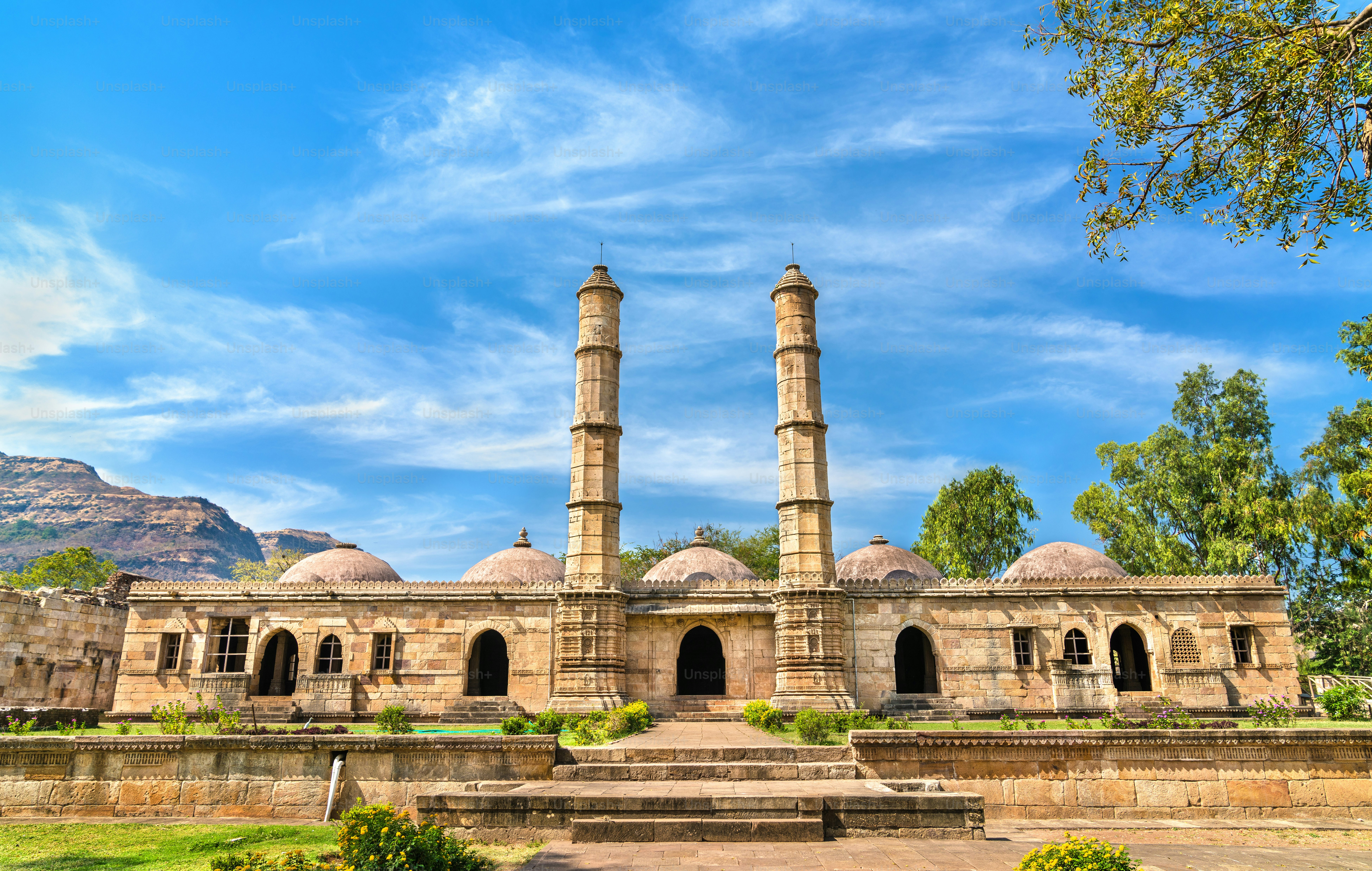 Sahar Ki Masjid nel Parco Archeologico di Champaner-Pavagadh. Un sito patrimonio mondiale dell'UNESCO nel Gujarat, in India