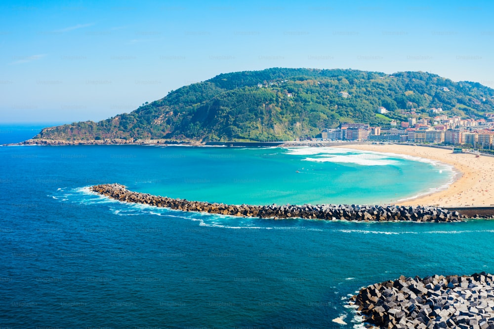 Vista panorámica aérea de San Sebastián o Donostia. San Sebastián es una ciudad costera del País Vasco en España.