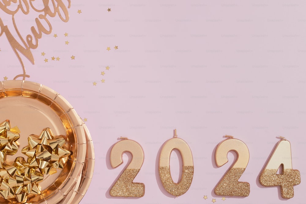 a paper plate with gold bows on it next to a happy new year sign