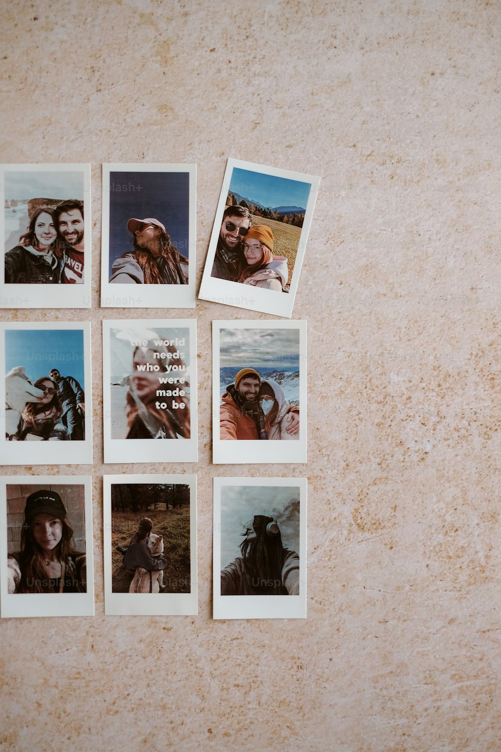 Eine Gruppe von Polaroidbildern eines Mannes und einer Frau