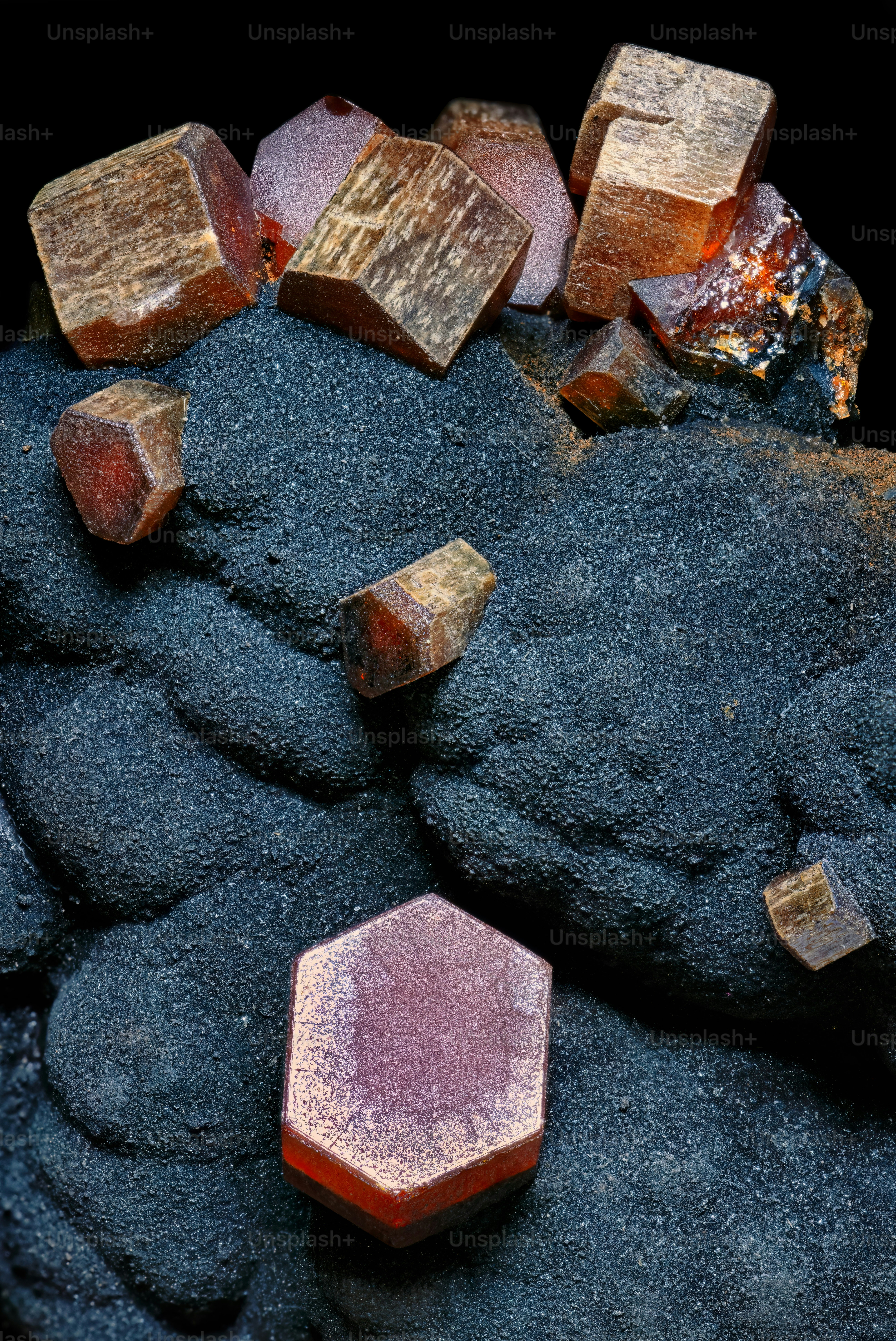 a bunch of rocks that are sitting on the ground