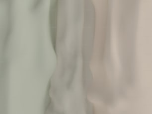 ein verschwommenes Foto eines weißen Vorhangs