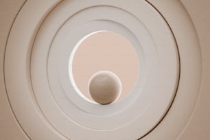 une boule blanche assise au centre d’une pièce circulaire