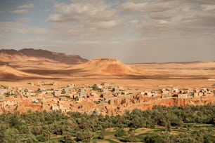ein kleines Dorf mitten in der Wüste