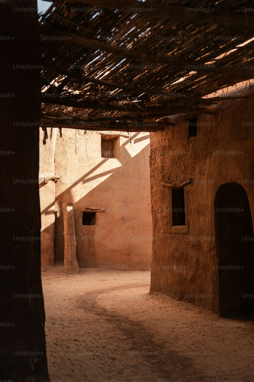 a room with a roof made of straw