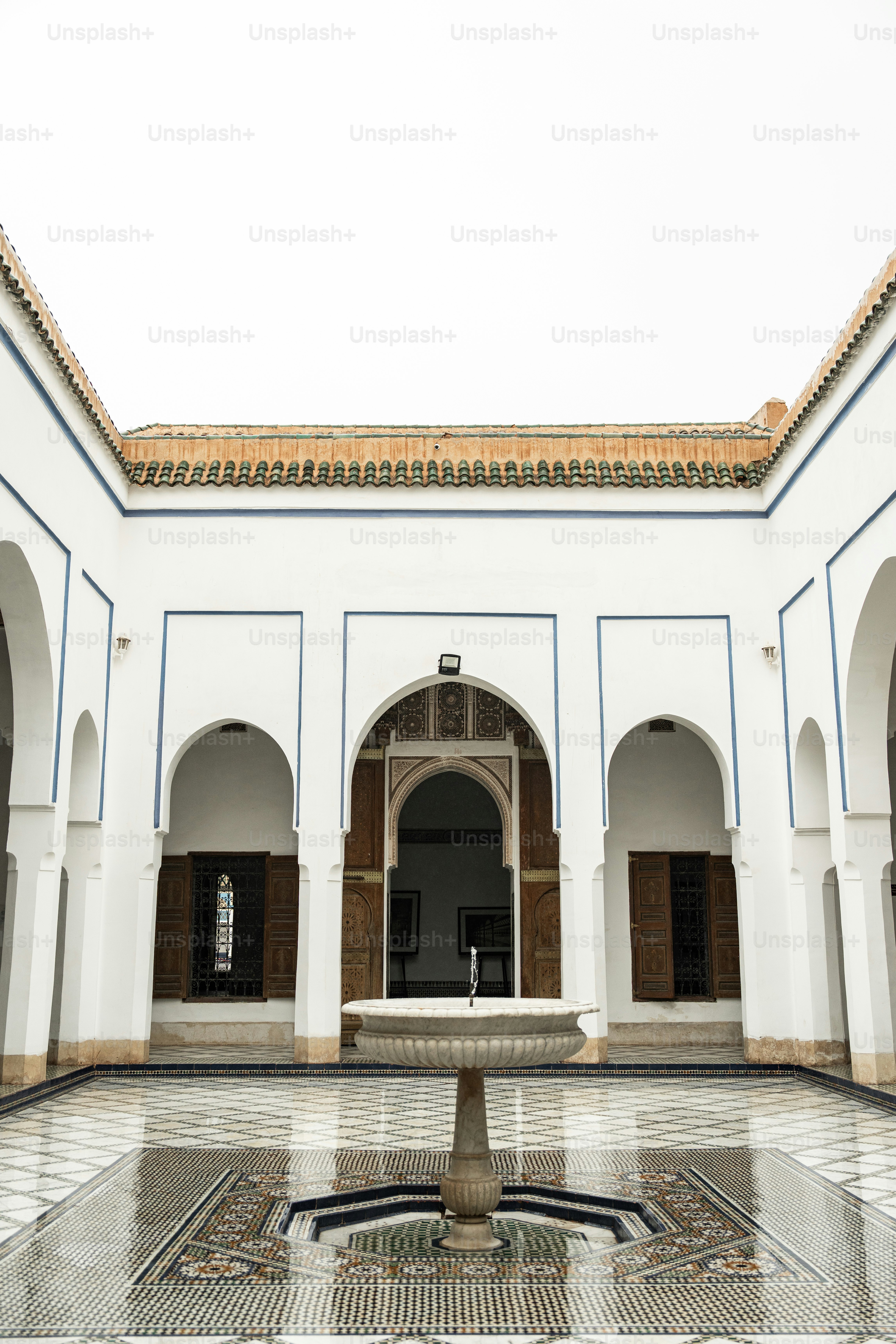 a courtyard with a fountain in the middle of it