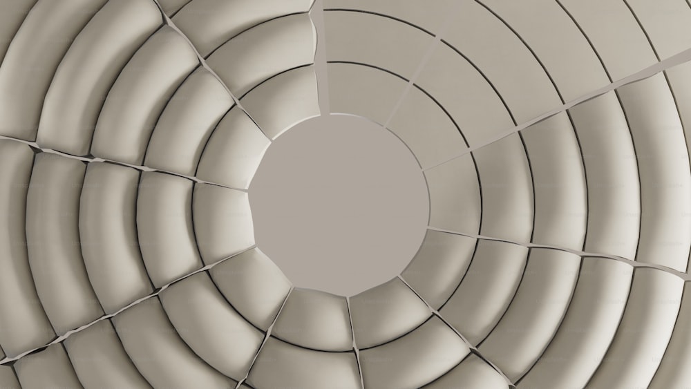 un ventilateur de plafond blanc avec un trou circulaire au centre