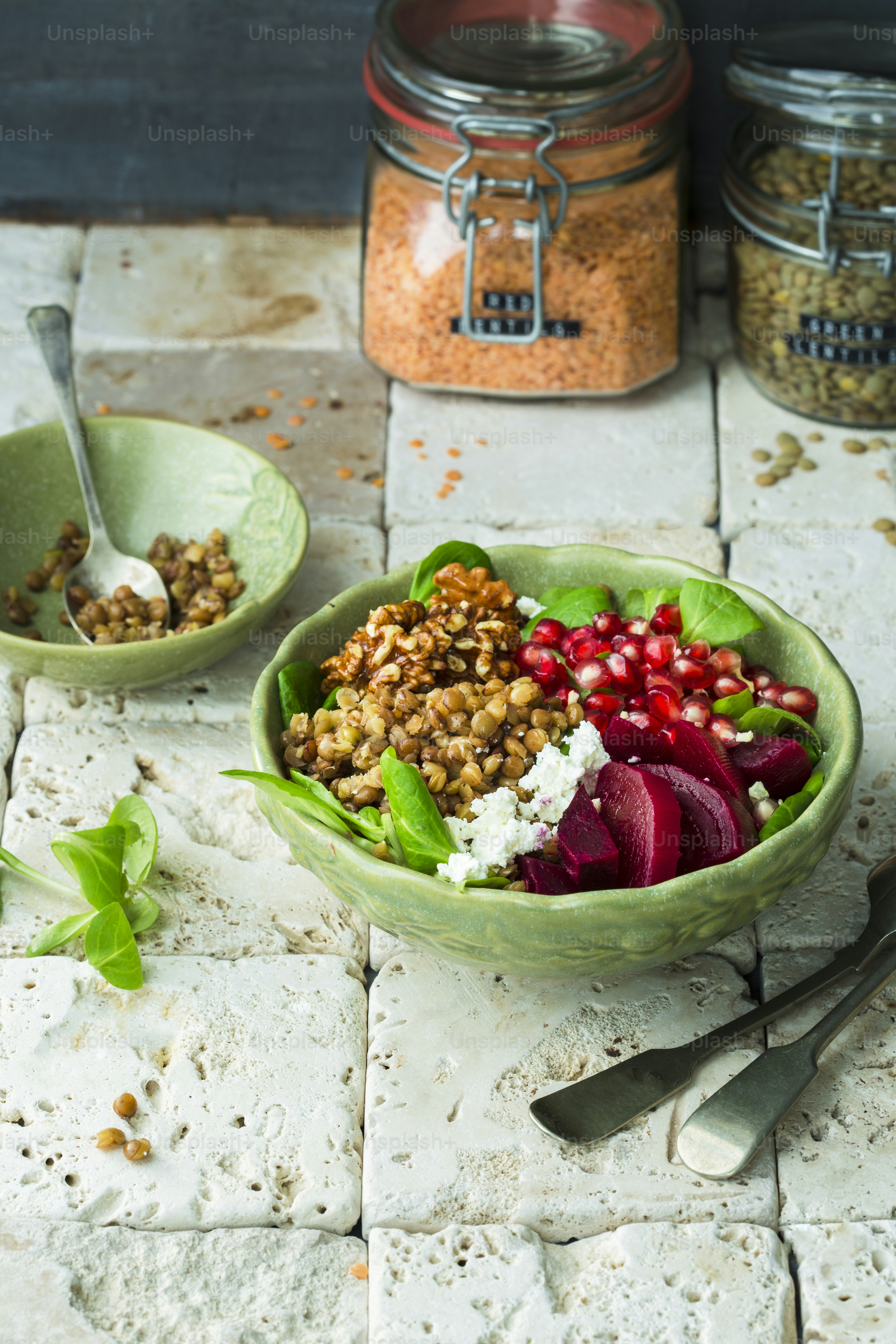 Salade de lentilles aux œufs, betterave et grenade