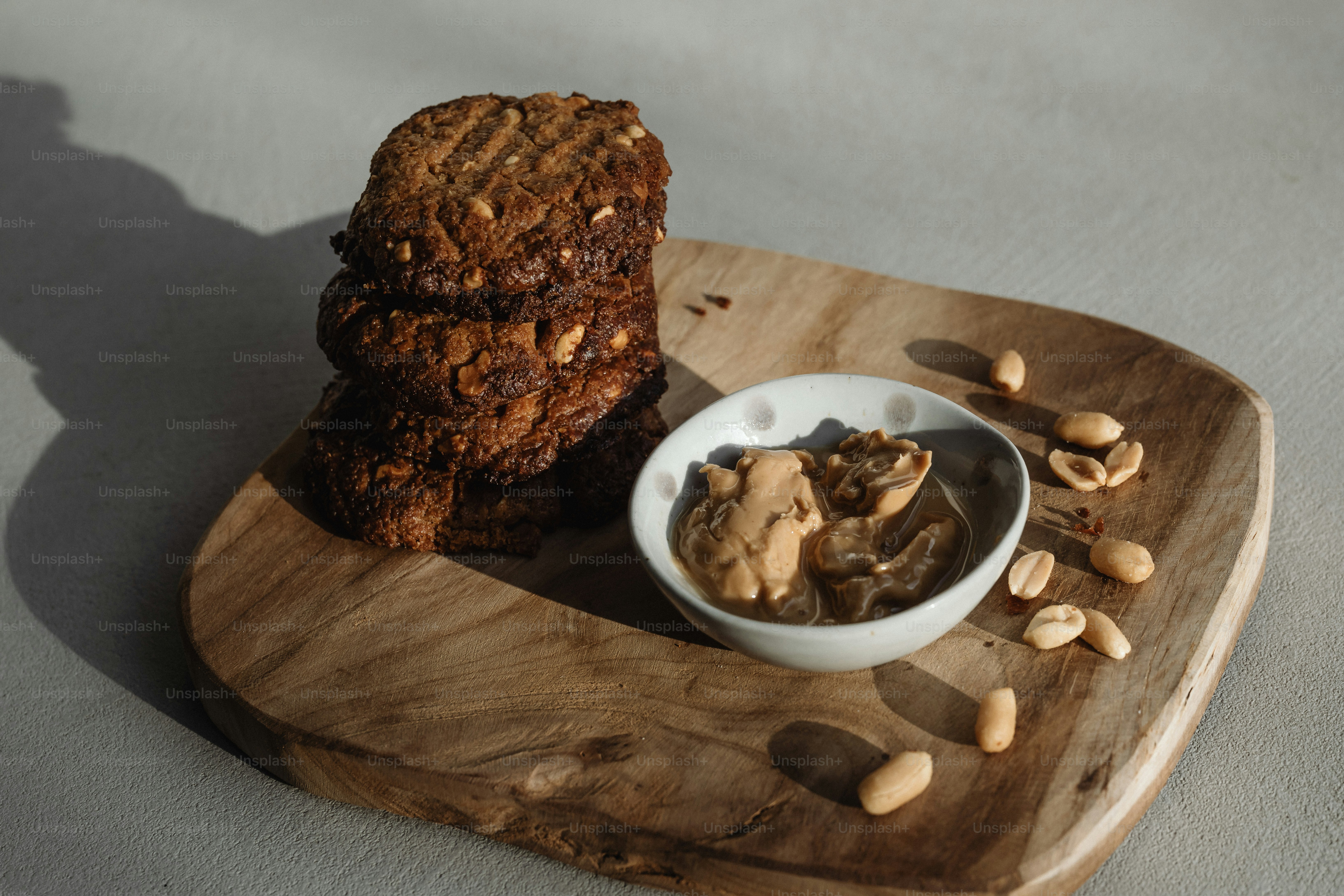 a wooden tray with a bowl of food on top of it