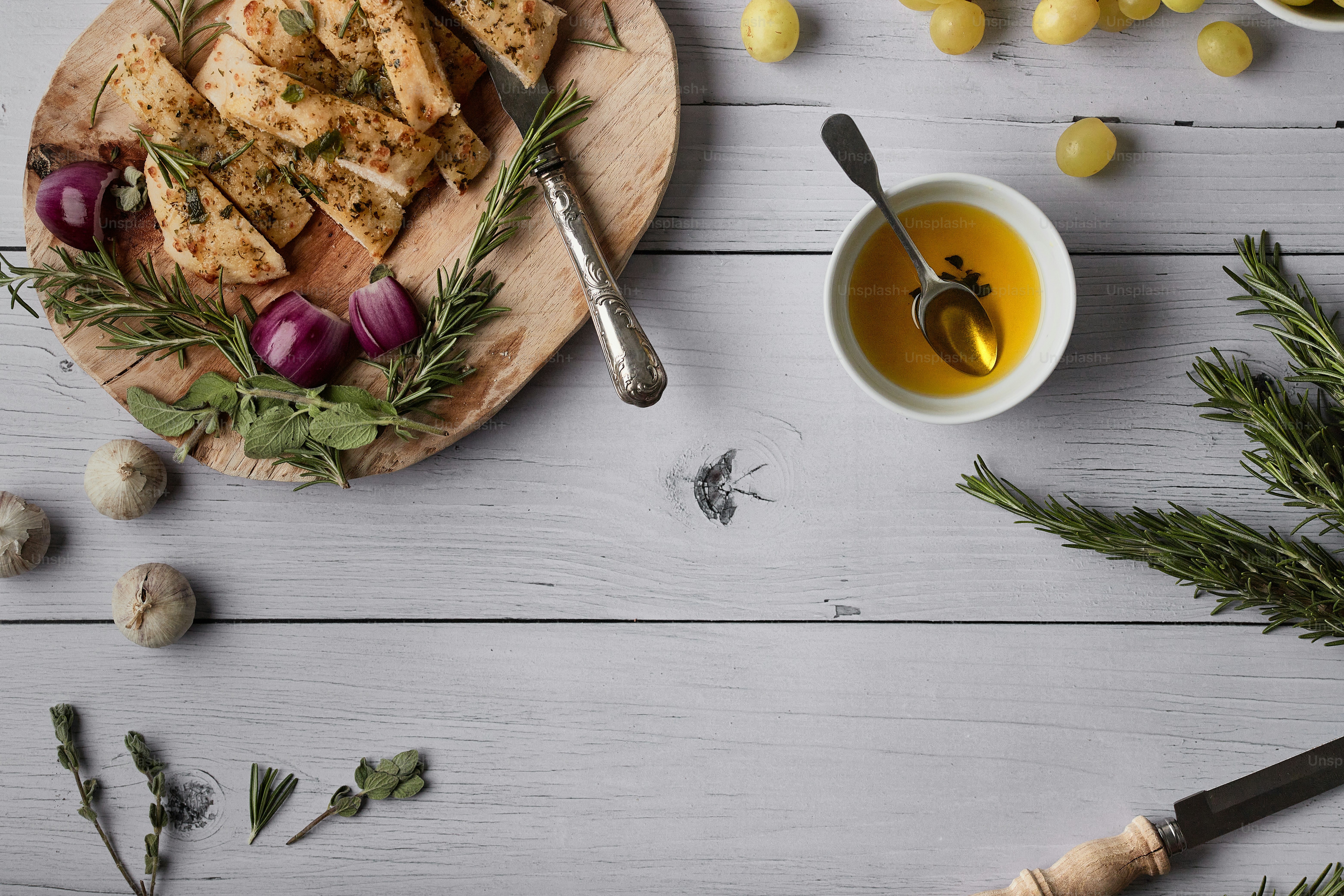 زيت الزيتون مع الأعشاب العطرية