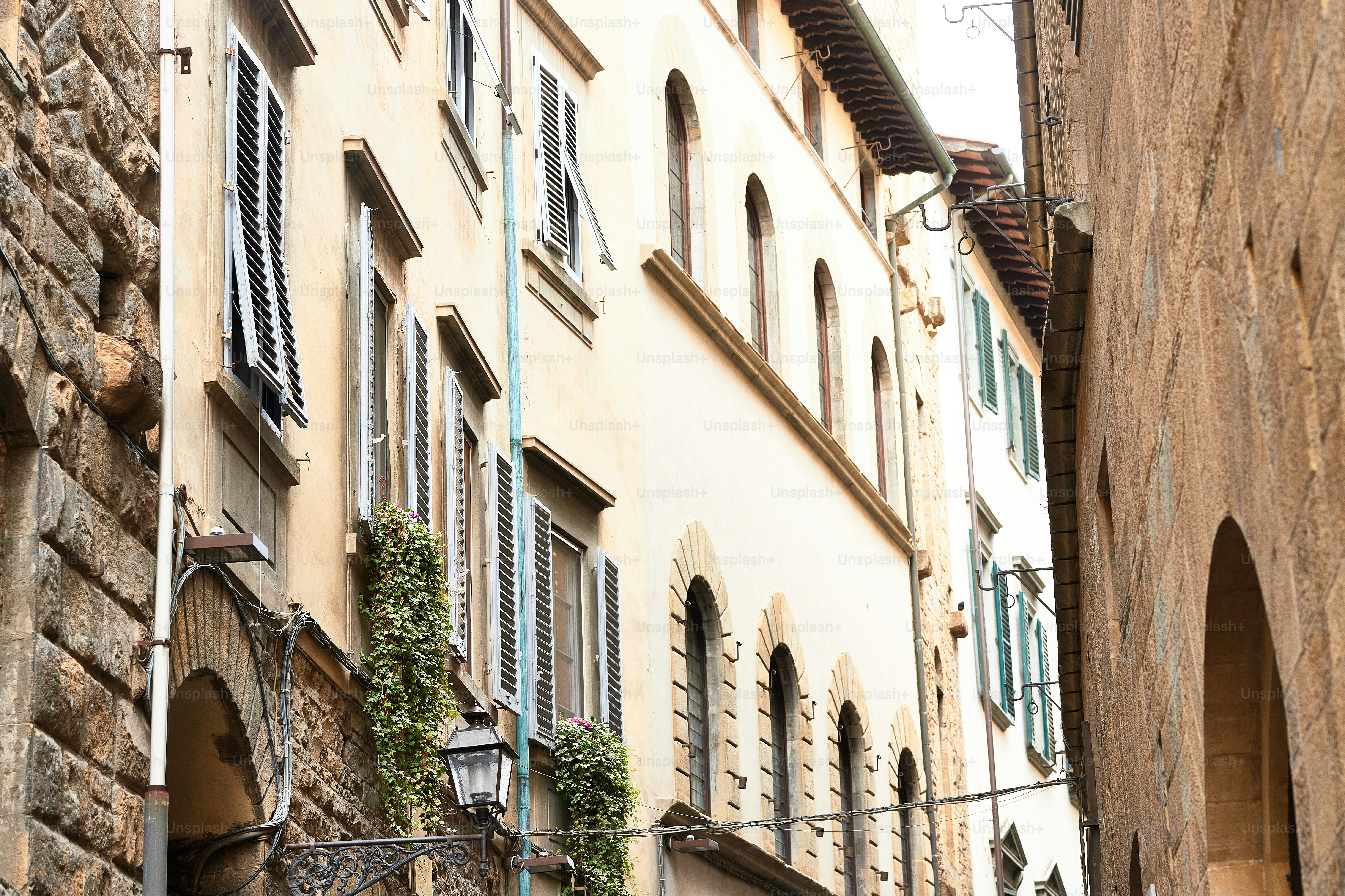 a building with a bunch of windows next to a street