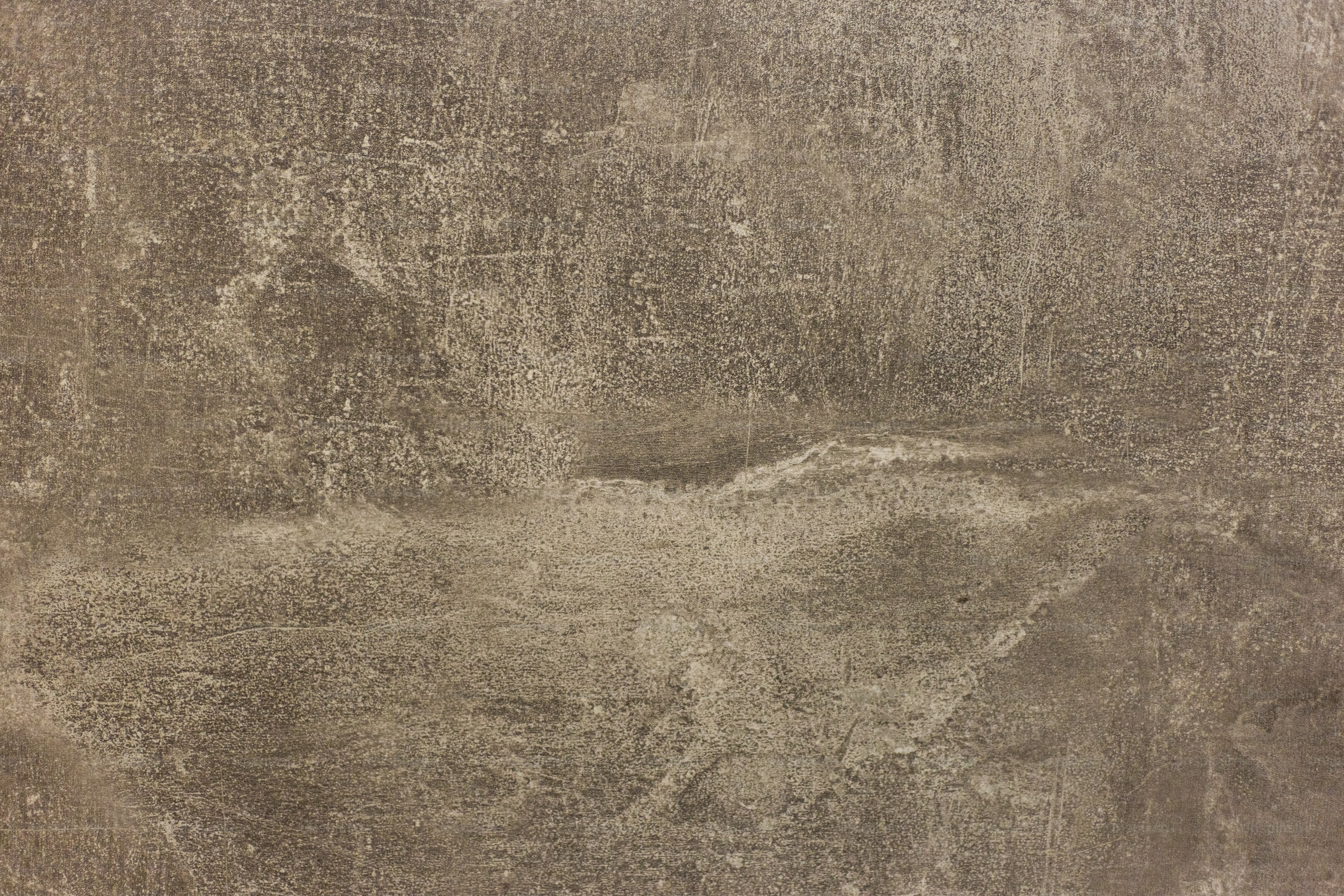une photo brune et blanche d’un mur