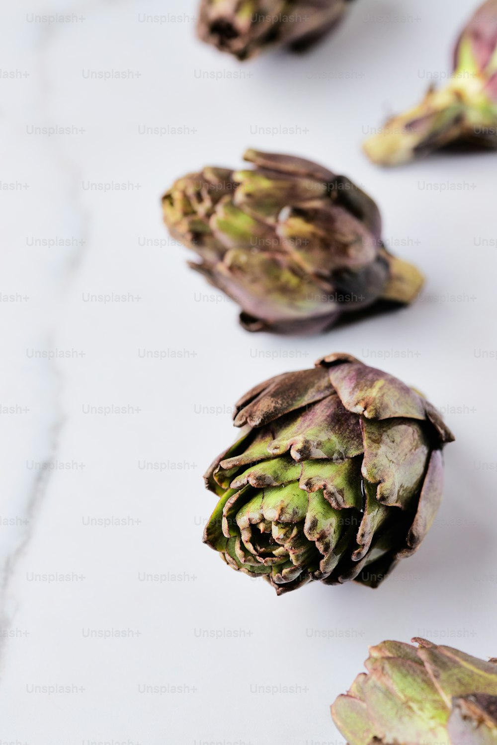 a bunch of artichokes sitting on a table
