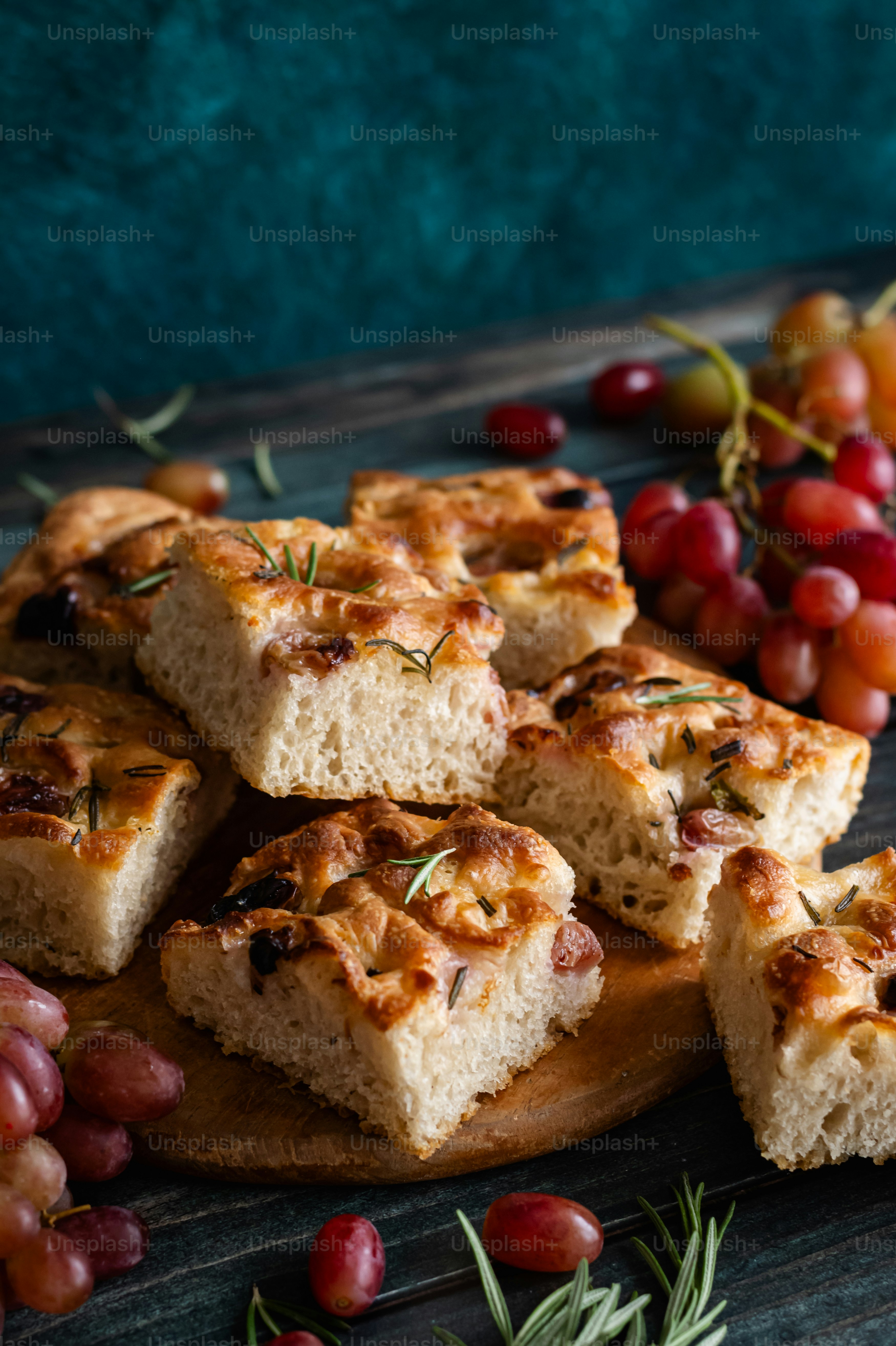 Focaccia artesanal com ervas e azeite