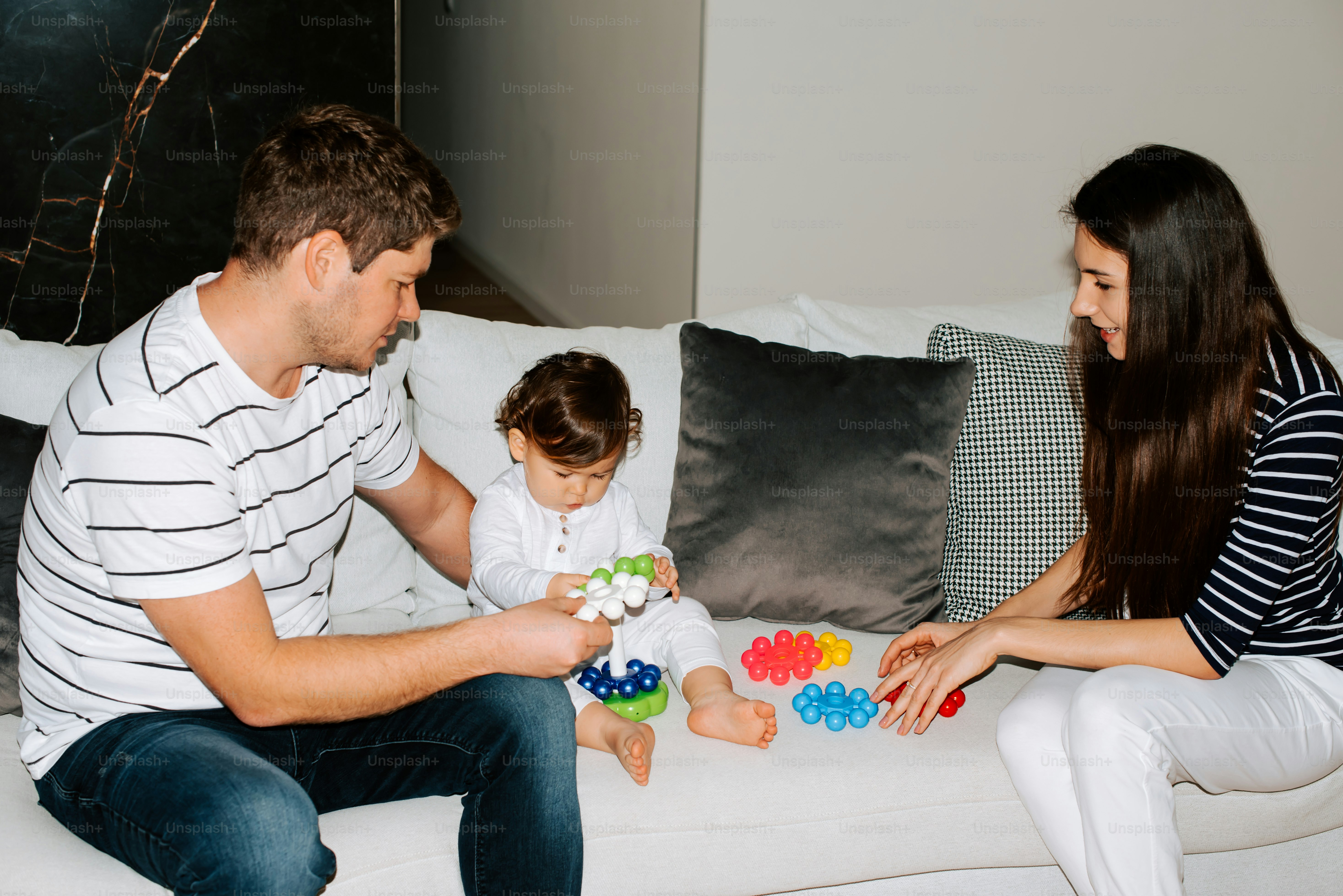 A woman playing with a baby on the floor photo – Baby Image on Unsplash
