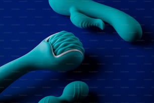 ein blaues Objekt mit einer Zahnbürste in der Mitte