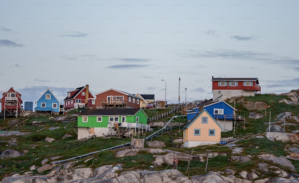 a bunch of houses that are on a hill