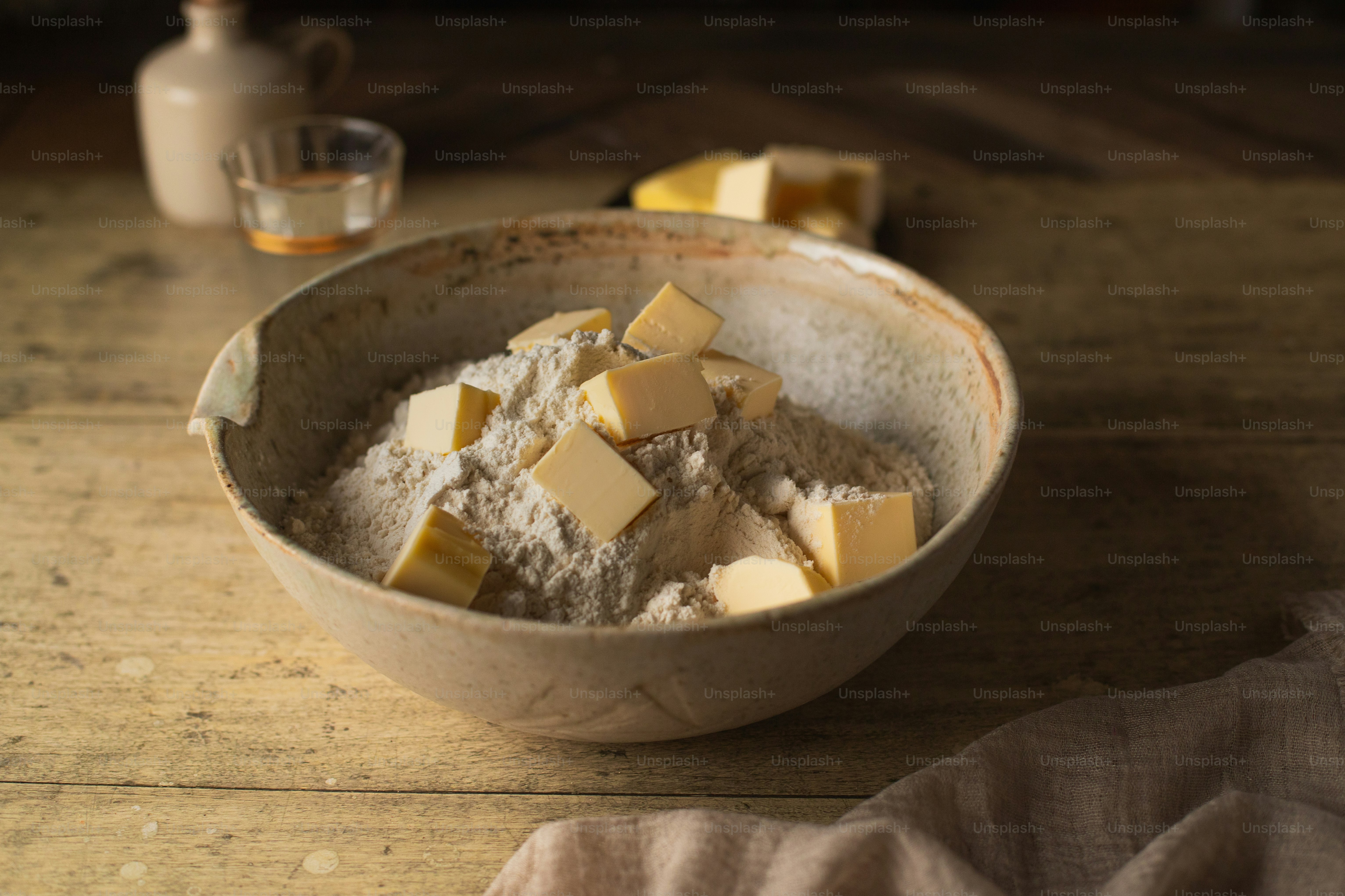 premium_photo-1700836214433-4937c490dc32?ixid=M3wxMjA3fDB8MXxzZWFyY2h8OXx8Y3JlYW15JTIwdHJ1ZmZsZSUyMGNoaWNrZW4lMjByZWNpcGUlMjB3aXRoJTIwaXRhbGlhbiUyMHNlYXNvbmluZ3xlbnwwfHx8fDE3NjYzOTk3NzR8MA\u0026ixlib=rb-4.1.0