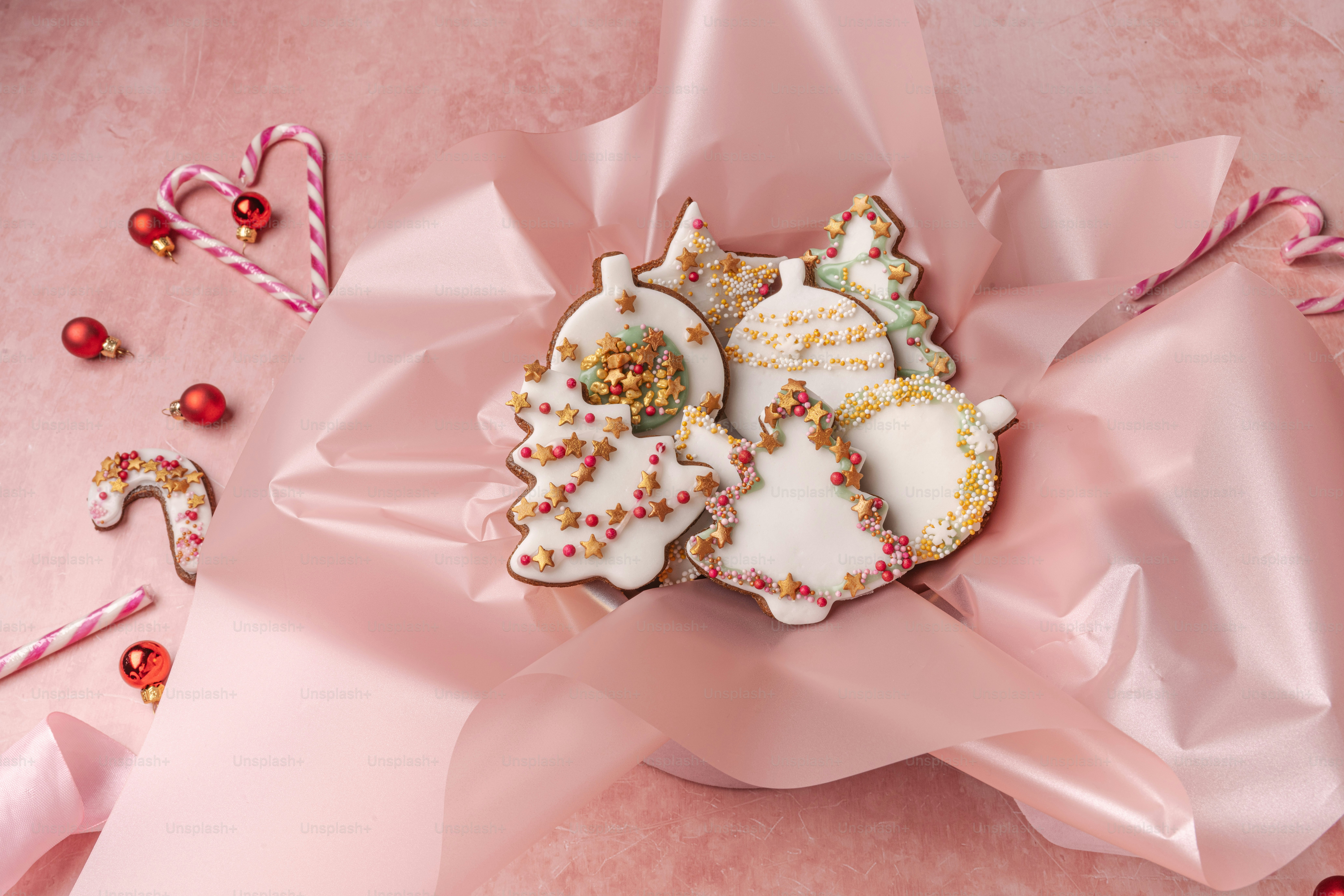 a close up of a bunch of cookies on a table