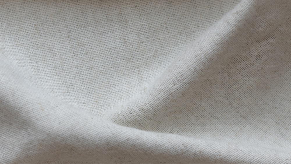 uma visão de perto de um tecido branco