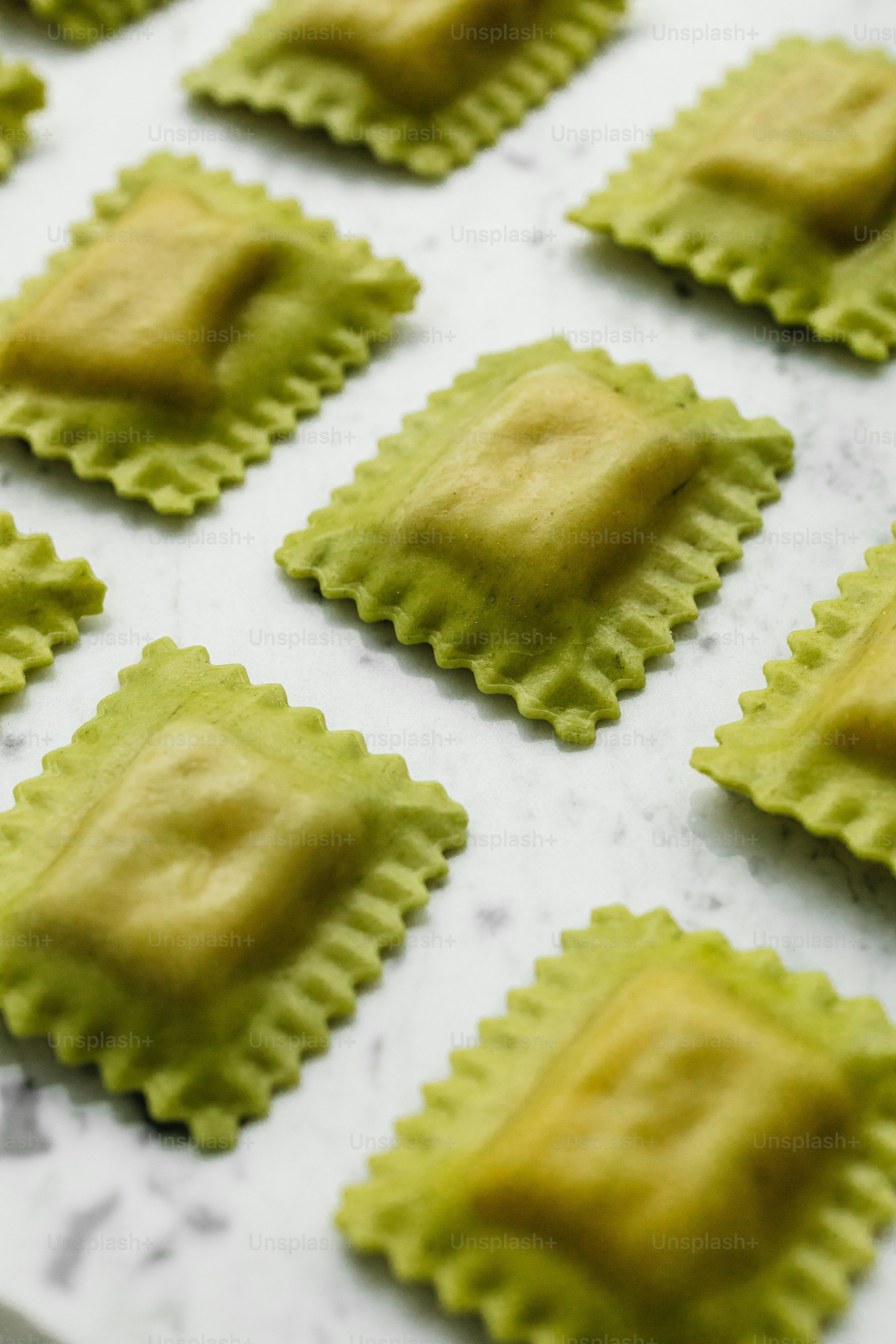 un gros plan d’un peu de nourriture sur une table