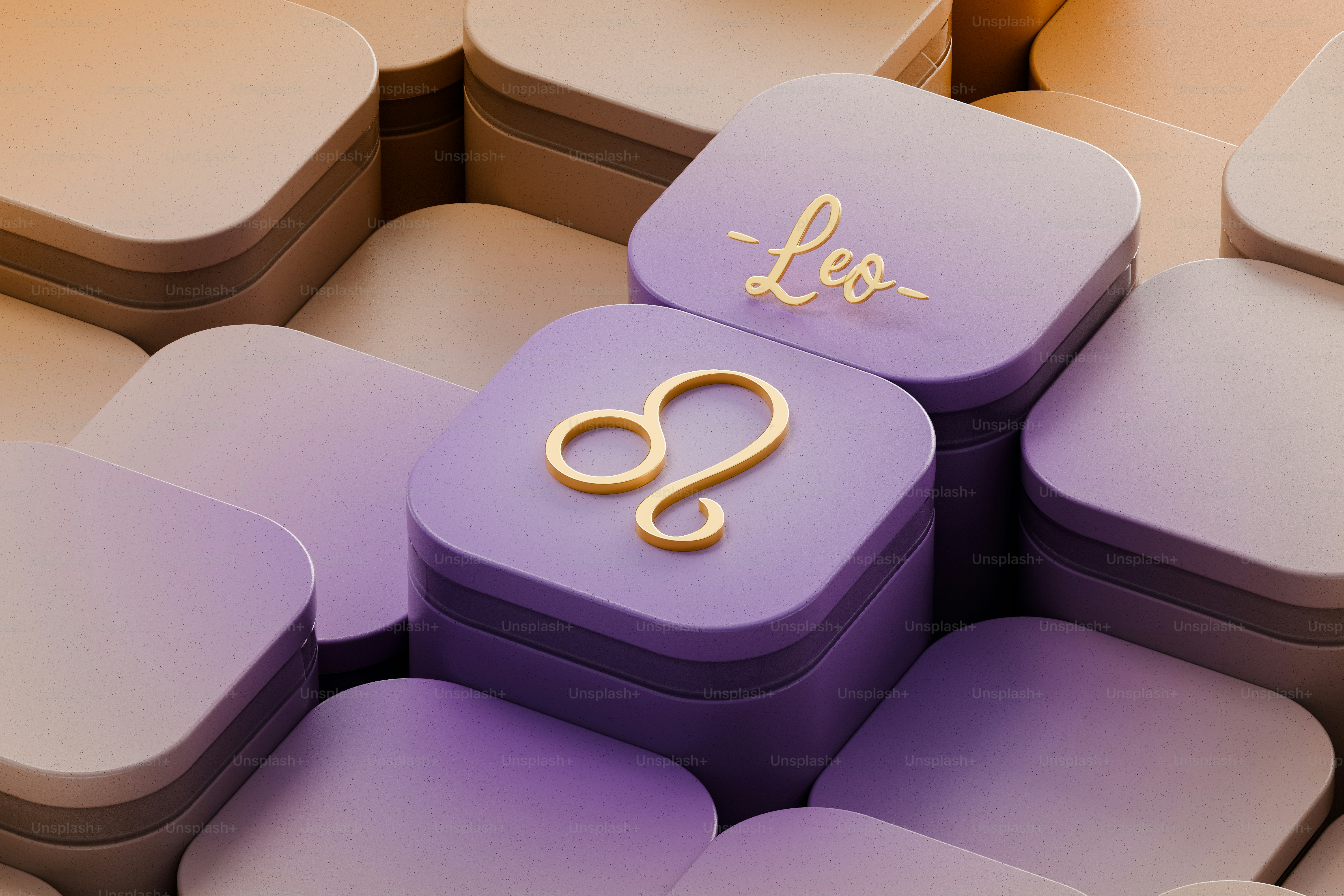 Un primer plano de un teclado con una letra dorada