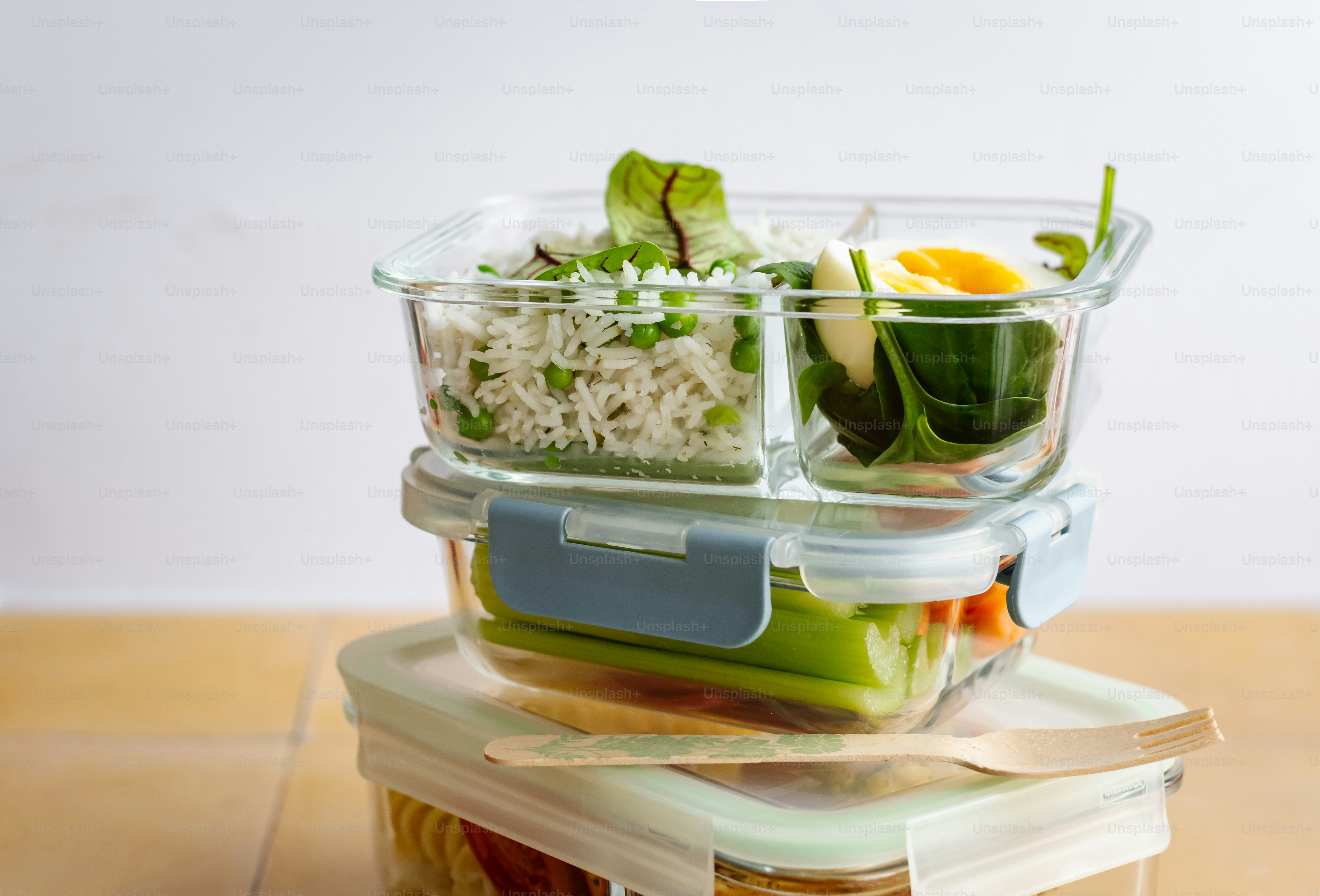 A couple of plastic containers filled with food photo – Photography ...