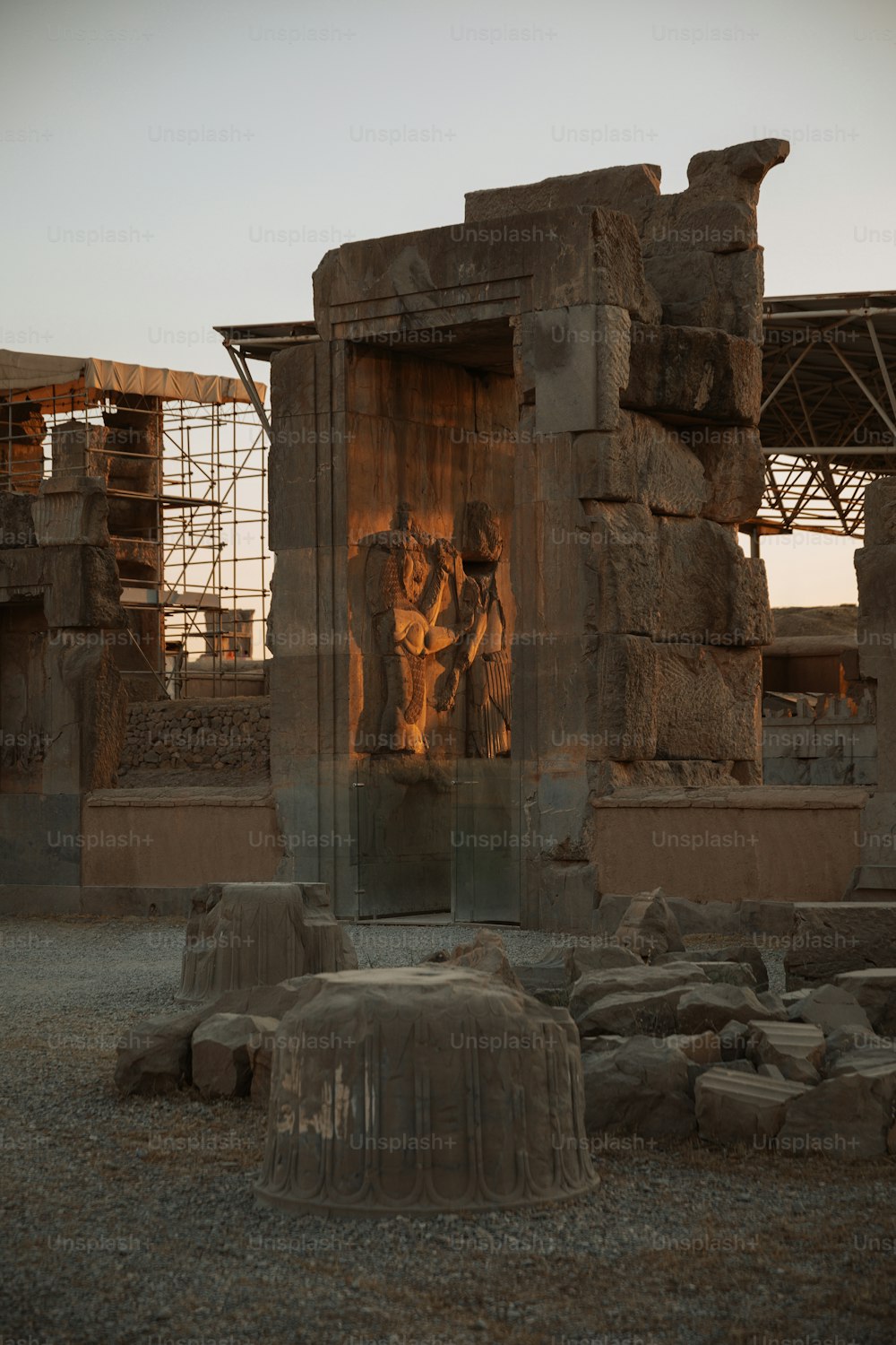 a statue of a man and a woman in a doorway