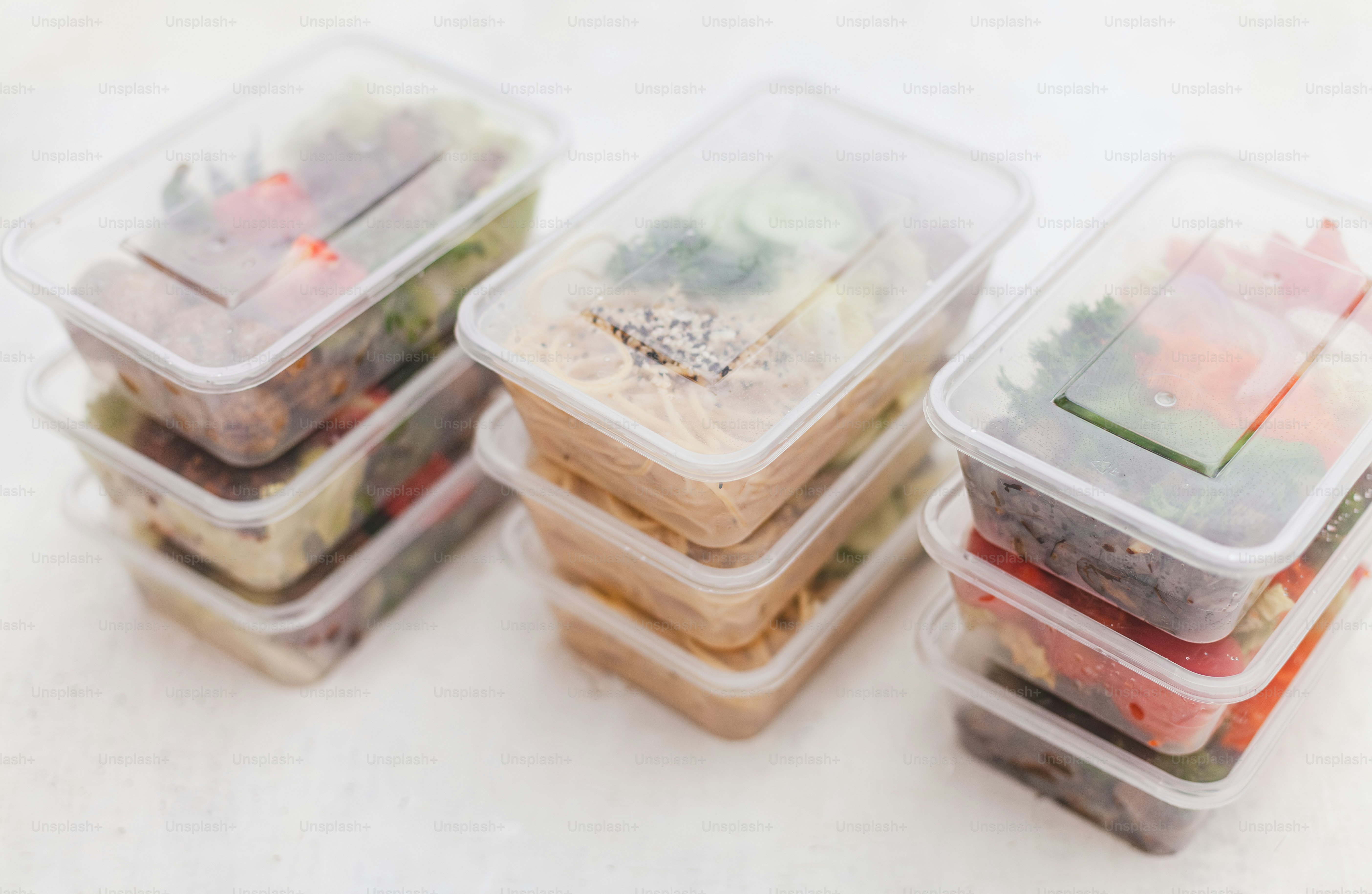 A group of plastic containers filled with food photo – Lunchbox Image ...