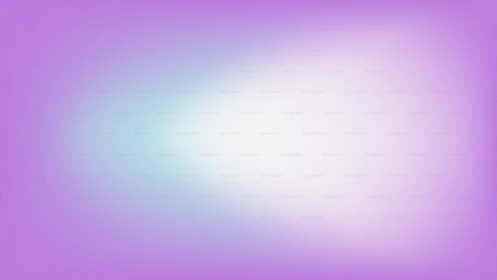 une image floue d’un fond blanc et violet