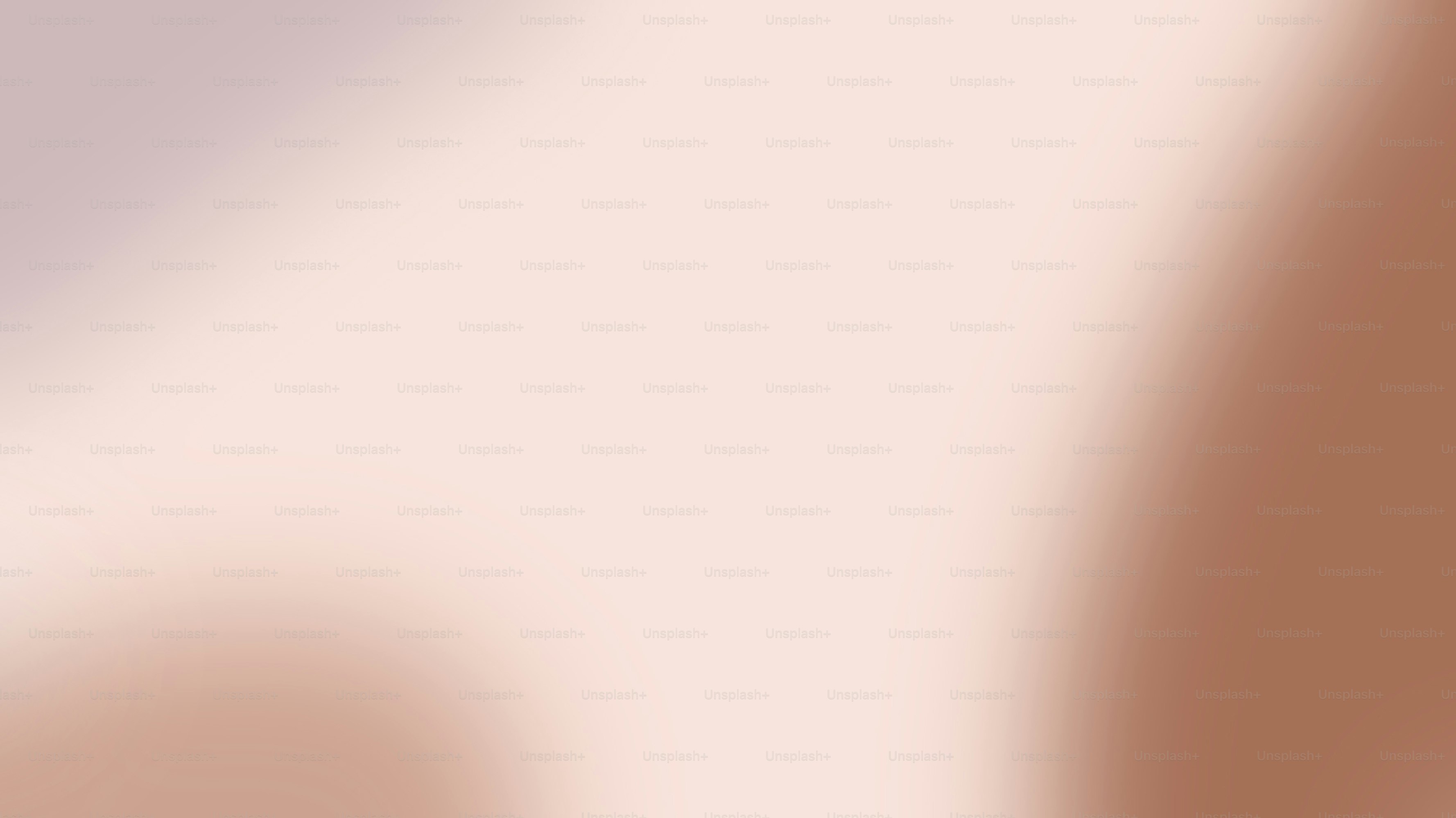 una imagen borrosa de un fondo rosa y morado