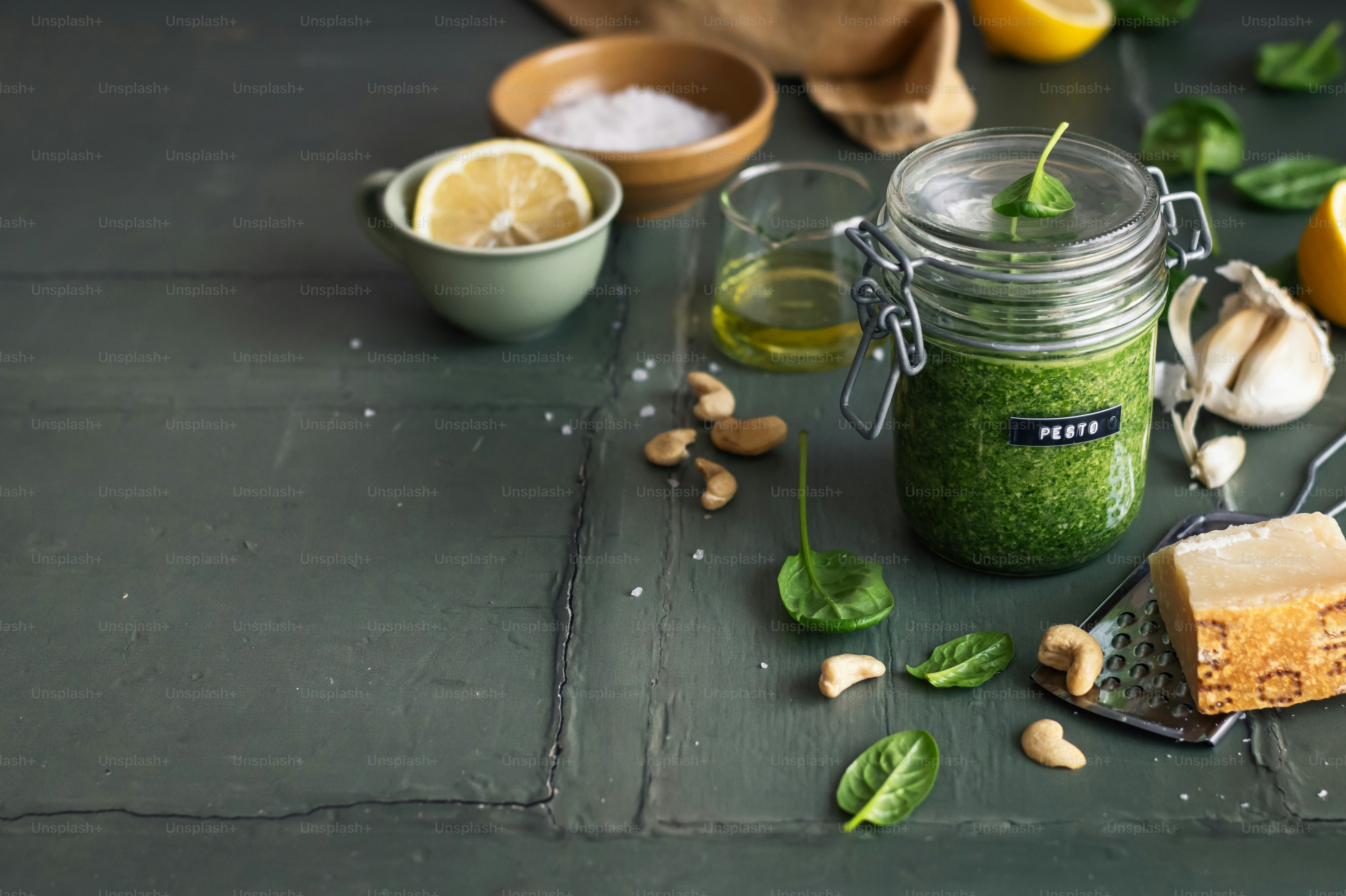 سبزیجات، شیشه ای با سبزیجات سبز پر شده ، تیکه ای لیمو در ظرف روانشناس روانکاو رواندرمانگر سکستراپ مشاور خانواده مشاوره ی نوجوانان مشاور مشاور فارسی زبان روانشناس فارسی زبان روانشناس ایرانی فارسی تهران ریچموندهیل ونکوور دبی نیویورک سانفرانسیسکو سیدنی نورث یورک لس آنجلس زوریخ سوئیس کانادا ملبورن بریزبین آلمان واشنگتن ایرواین اورنج کانتی بورلی هیلز رجینا غذاهای سالم چاق‌کننده, افزایش وزن با غذای سالم, چرا وزن کم نمی‌کنم, کالری پنهان غذاها, رژیم غذایی و چاقی, مواد غذایی پرکالری سالم, گرانولا و چاقی, آووکادو و افزایش وزن, نان خمیرترش چاق‌کننده, کره مغزها و چاقی, اشتباهات رژیم غذایی, دلیل ثابت ماندن وزن