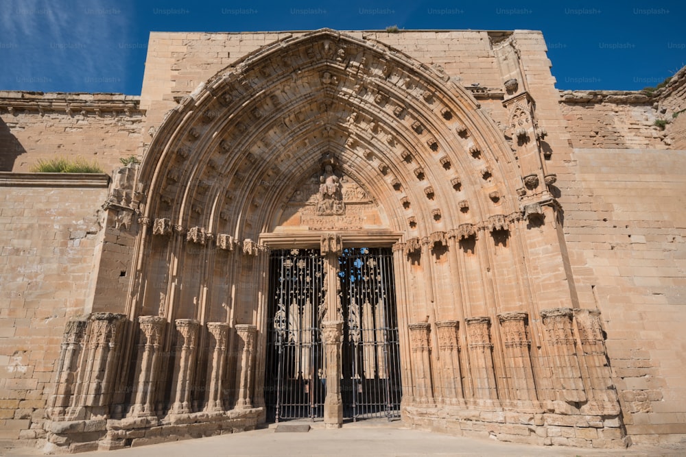 Detail der Tür der Kathedrale La Seu Vella in LLeida, Spanien.