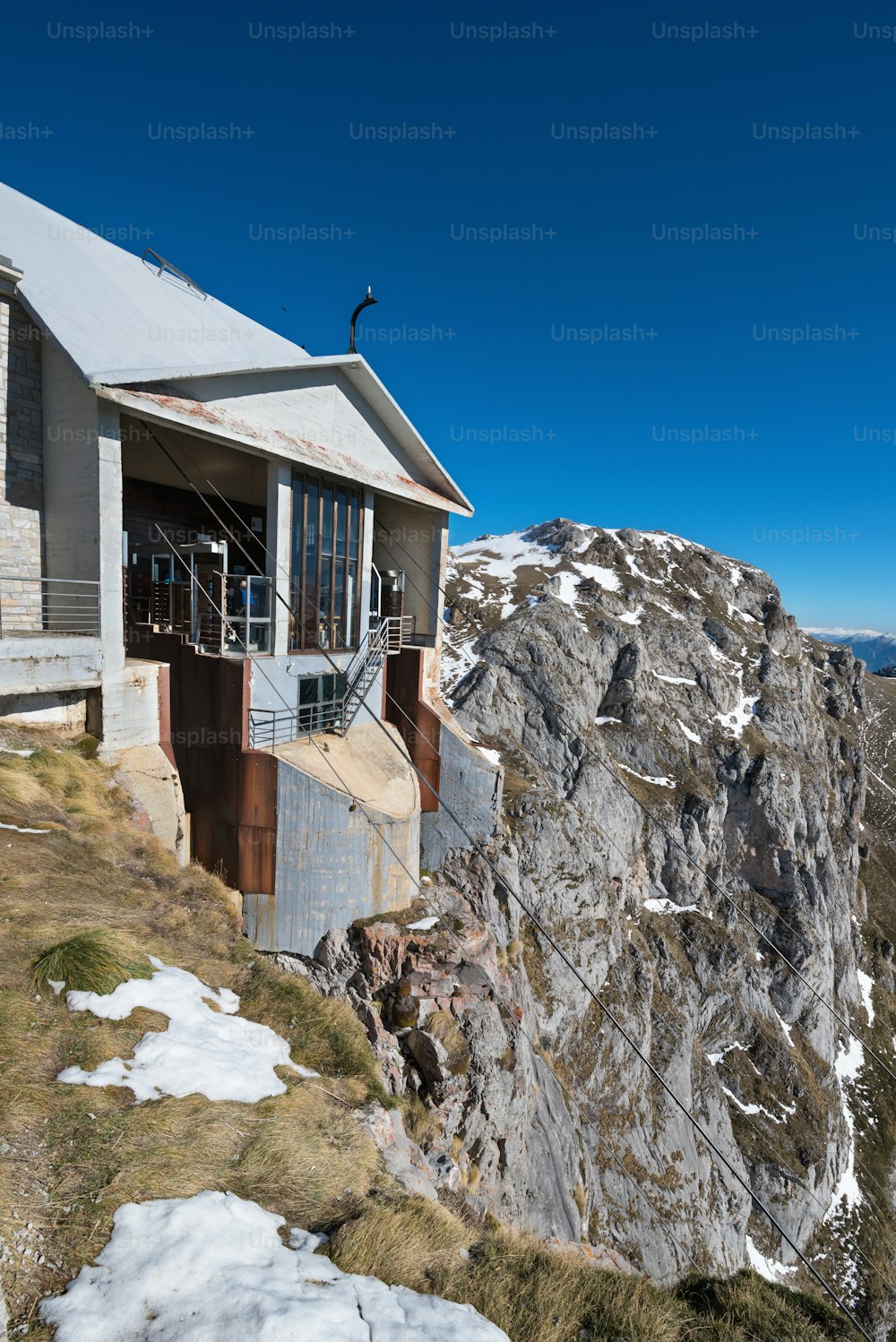 Seilbahnstation in den Bergen Picos de Europa, Kantabrien, Spanien.