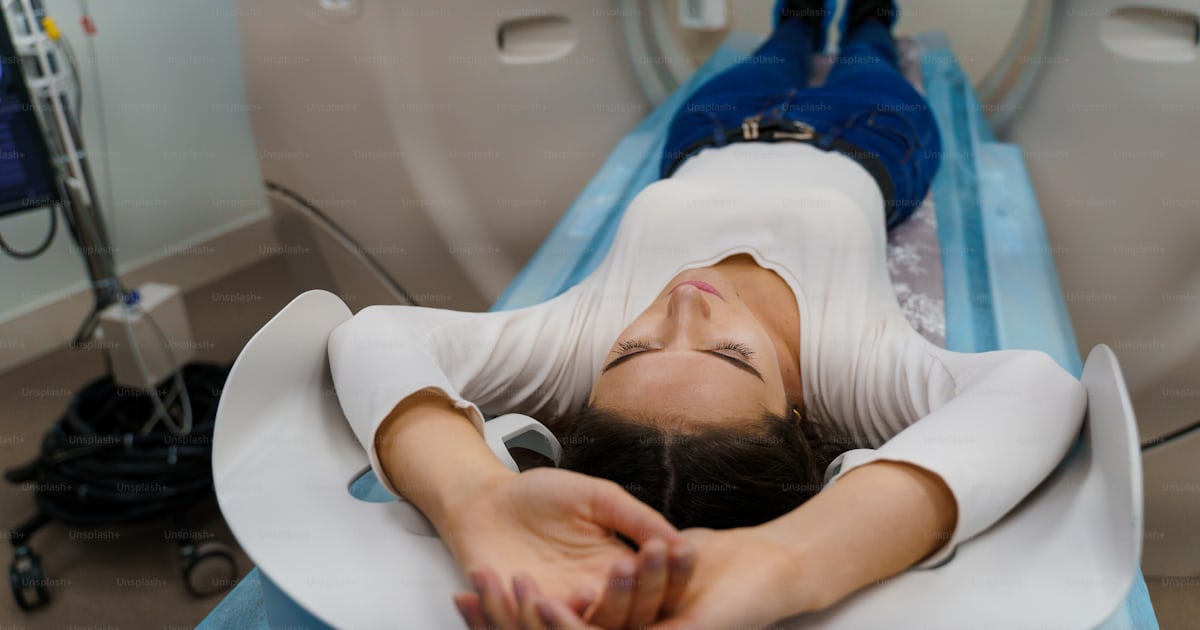 Foto zum Thema CTScan des Kiefergelenks bei hübschem Mädchen