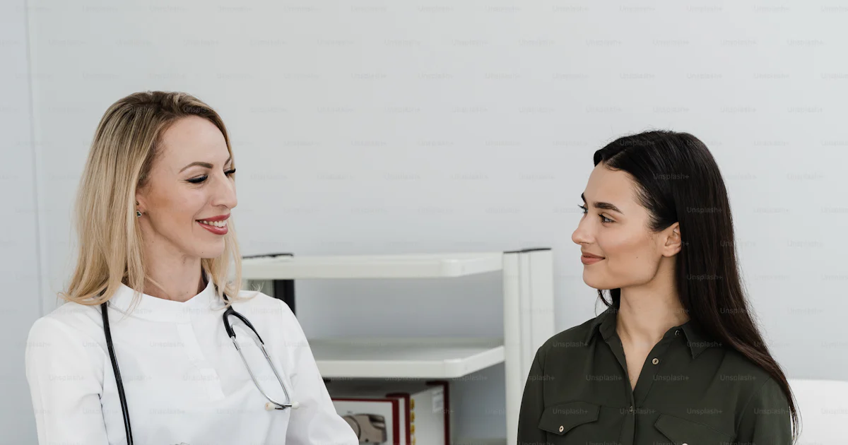 Foto zum Thema Konsultation mit dem Gynäkologen vor der Kolposkopie und ...