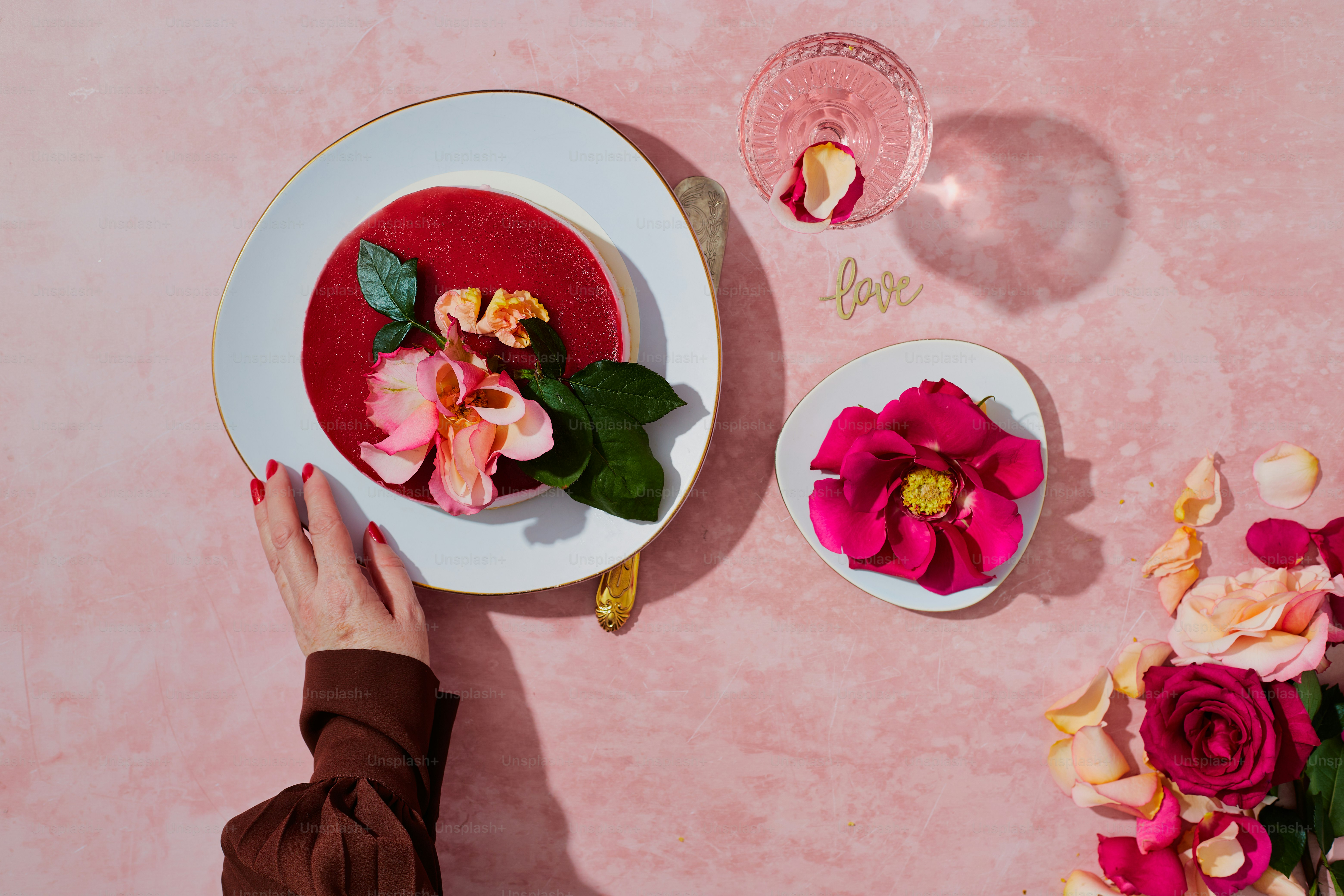 A pink table with two wine glasses and a rose photo – Flower Image on ...