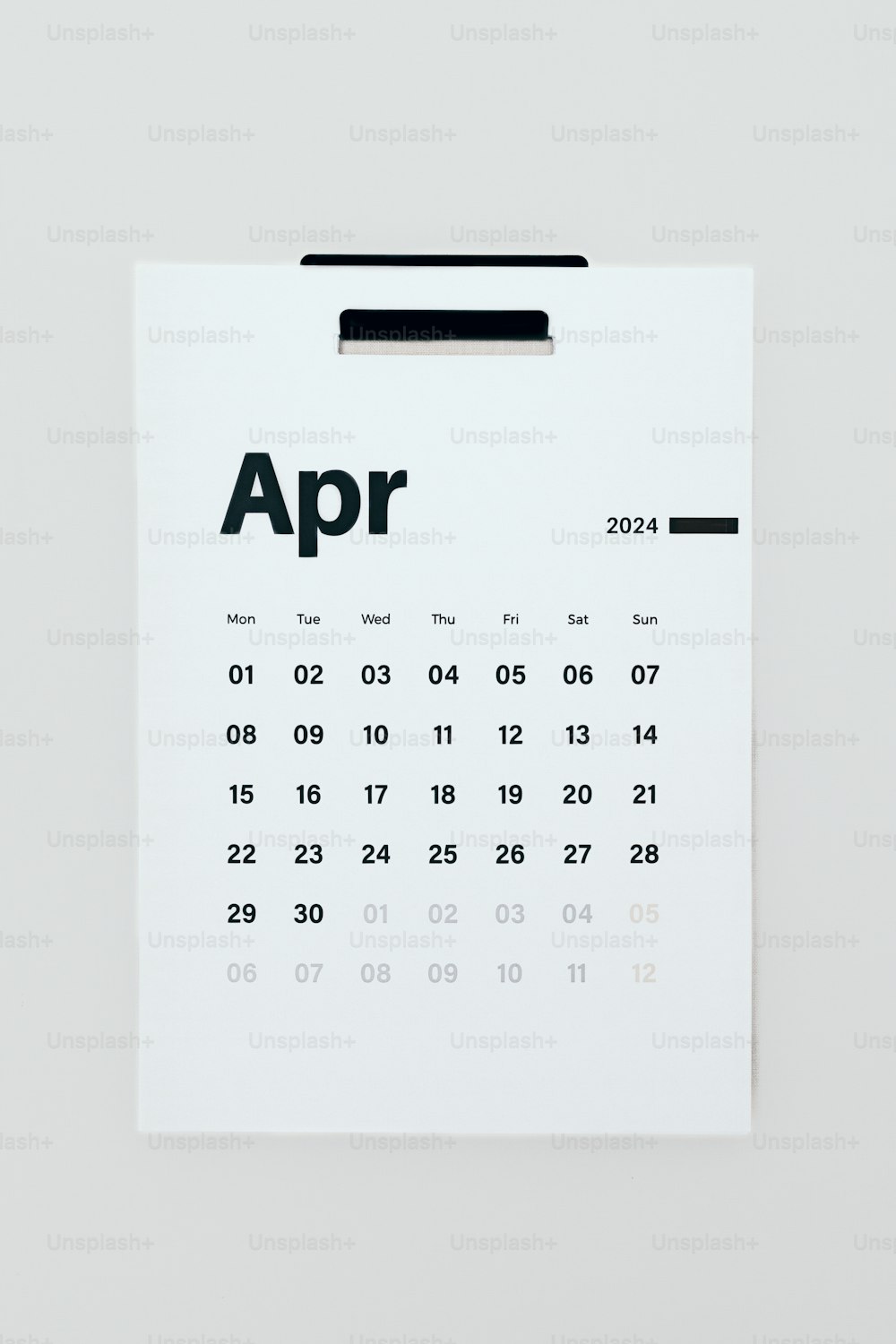「APR」という単語が記載されたカレンダー